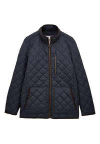 Marineblaue gesteppte Jacke mit Frontreißverschluss, Stehkragen, Brusttasche mit Reißverschluss und zwei großen aufgesetzten Taschen vorne mit brauner Einfassung.