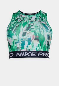 Sujetador deportivo con estampado verde, cuello alto y diseño sin mangas. Cuenta con una banda elástica negra con el texto "NIKE PRO" en blanco.