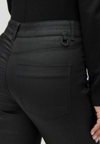 STOCKH LM THYRA COATED - Tygbyxor - black