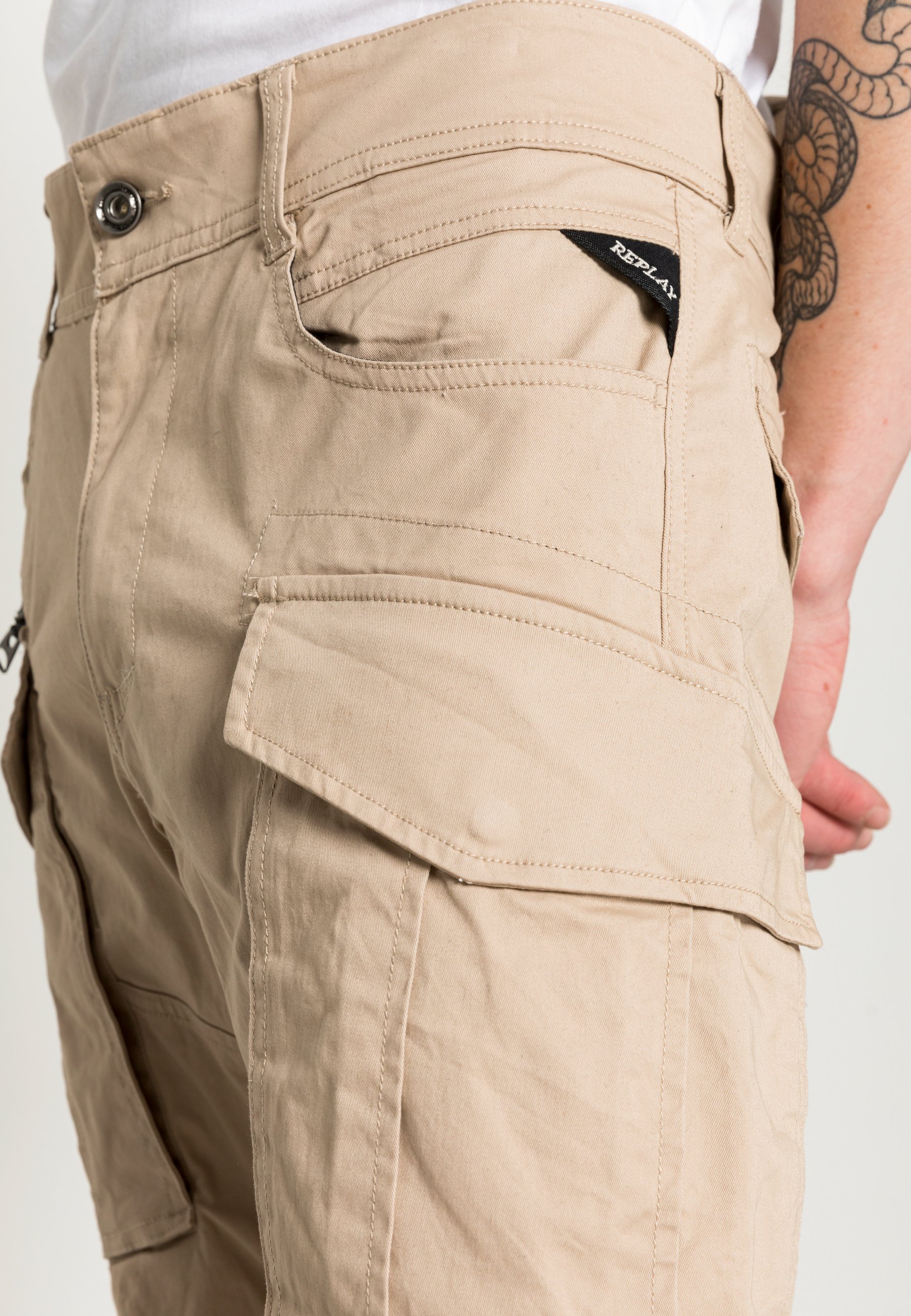 Replay JOE - Cargo trousers - desert 