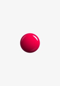 Sphère rouge vif brillante avec une surface lisse et un reflet blanc sur un fond gris clair uni.