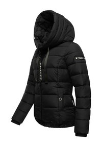 Schwarze Daunenjacke mit großer Kapuze, gerippten Bündchen und Frontreißverschluss. Merkmale ein Logo-Patch am Ärmel und eine gesteppte Textur über das gesamte Kleidungsstück.