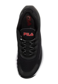 Scarpa sportiva nera con parte superiore in rete, chiusura con lacci e logo rosso. Presenta una suola bianca e dettagli testurizzati per una migliore aderenza.