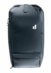 Sac à dos gris foncé avec une surface texturée, un design angulaire, une poignée supérieure, une poche latérale et un logo blanc dans le coin supérieur droit.