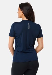 Swedemount ULTRA - Print T-shirt - dk navy