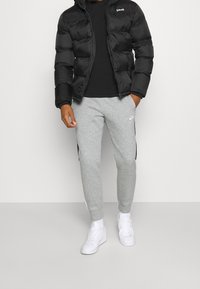 Nike Sportswear Träningsbyxor - mottled dark grey