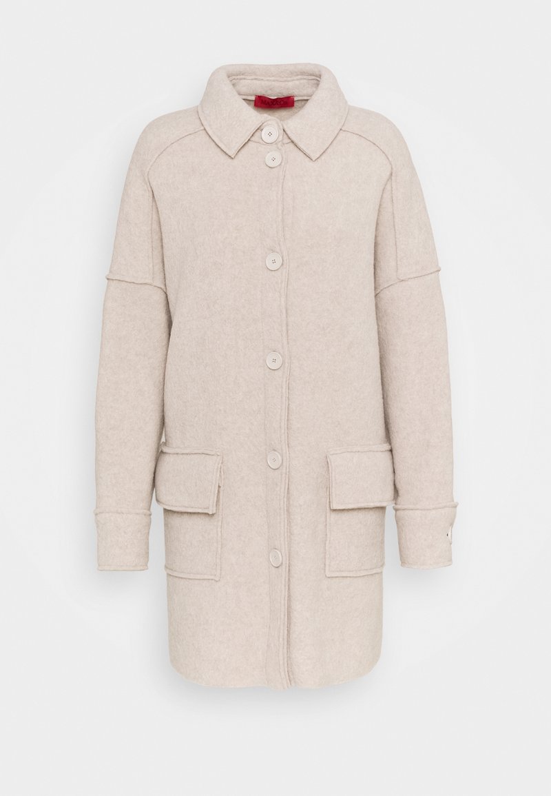 Beige wollen jas met een kraaghalslijn, zes knopen, twee voorzakken en brede mouwen met manchetten. Soepele textuur en een op maat gemaakt ontwerp.