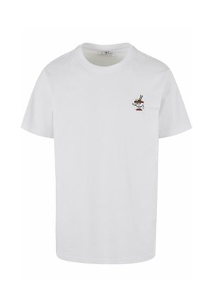 Witte katoenen t-shirt met een klein geborduurd karakterontwerp op de linkerborst. Eenvoudige ronde hals en korte mouwen.
