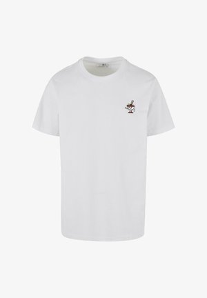 Valge puuvillane T-särk, millel on vasakul rinnal väike broderi kujundus. Lihtne ümar kaelus ja lühikesed varrukad.