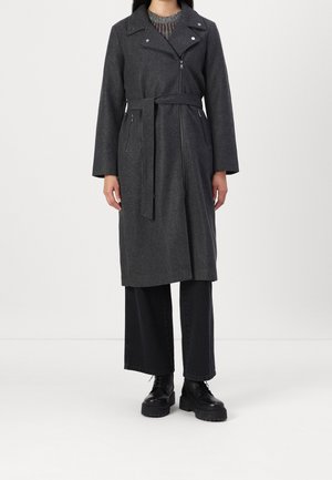 Grå ullblandad jacka med dragkedjestängning, knytmidja och sidofickor med dragkedja. Långa ärmar och slank, rak silhuett utan mönster.