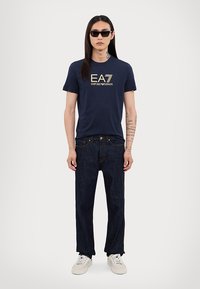 EA7 Emporio Armani T-shirts med print - armani blue