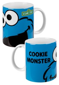Mug in ceramica con design di Cookie Monster. Prevalentemente blu con grandi occhi, dettagli neri e testo "COOKIE MONSTER". Finitura liscia.
