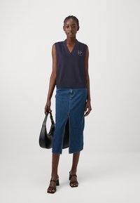 GAP Topper - navy uniform