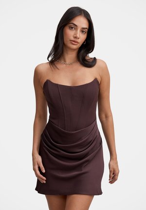 Forever New, ISRA DRAPE STRAPLESS MINI - Права рокля - chocolate