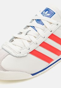 adidas Originals K74 UNISEX - Sportcipő - core white/bright red/team royal blue