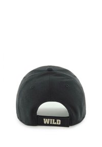 Gorra negra con visera curvada y correa ajustable. La correa presenta la palabra "WILD" grabada en blanco. Textura de tela suave.