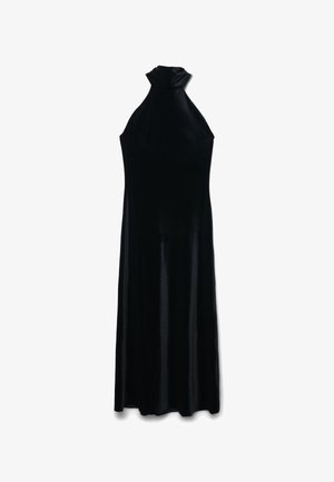 Robe maxi sans manches en velours noir avec un haut col montant et une taille ajustée, se déversant dans une jupe droite et longue.