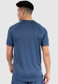 Smilodox POWERFIT TRIPLE PERFORMANCE - T-shirt till träning - dunkel blau