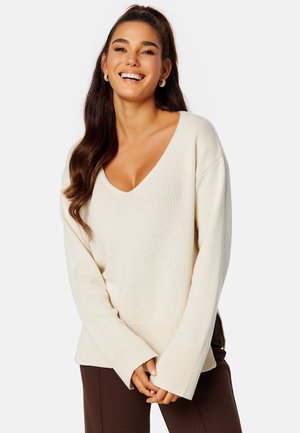 Bubbleroom V-NECK SLIT SWEATER - Svetr - white