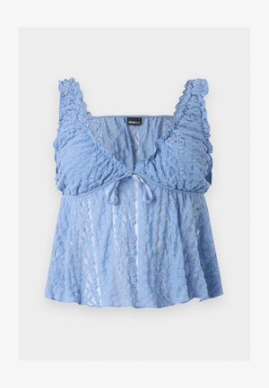 Ανοιχτό μπλε δαντελένιο αμάνικο τοπ με βολάν στα τιράντα, μικρό φιόγκο μπροστά και φαρδιά, ημιδιαφανή σχεδίαση.