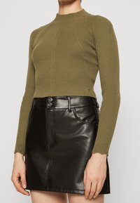 Guess Strickpullover - olive