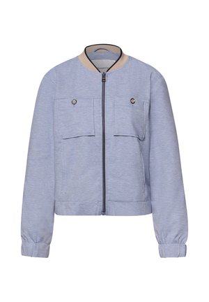 Lichtblauw casual jack met beige geribbelde kraag, ritssluiting aan de voorkant, twee borstzakken met knopen en lange mouwen met knoopmanchetten.