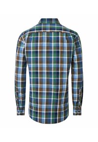 Langarm heren-overhemd met een ruitpatroon in groen, blauw, bruin en wit, van achteren bekeken met knoopmanchetten.