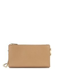 Portafoglio in pelle beige con superficie testurizzata, forma rettangolare, accessori in oro e tracolla rimovibile. Presenta una chiusura a zip.