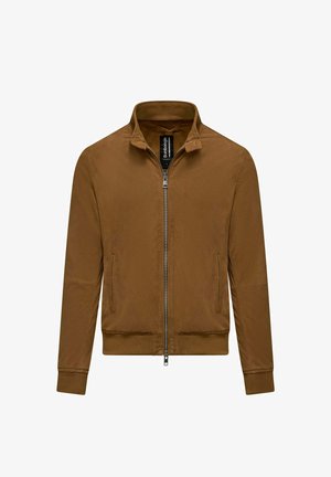 Brązowa kurtka bomberka z przednim zamkiem błyskawicznym, dwoma bocznymi kieszeniami, ściągaczami przy mankietach i dole oraz stojącym kołnierzem.