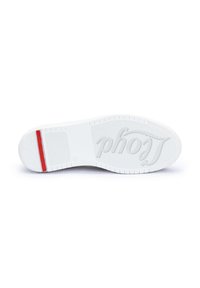Semelle de chaussure en caoutchouc blanche avec motif texturé, dotée d'une bande d'accent rouge et d'un logo en relief. Fini lisse avec des rainures de semelle bien définies.