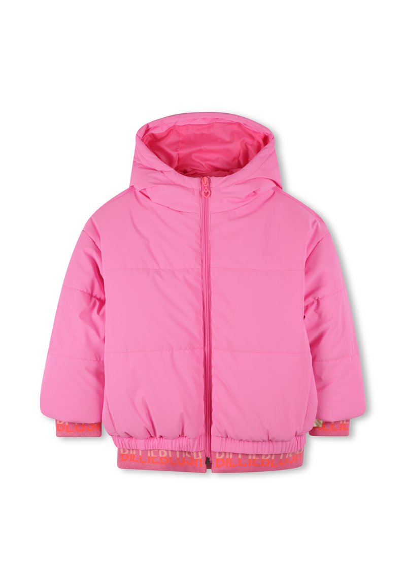 Rosa polstret barnas hettegenser med frontglidelås og elastiske ermer, med "BILLIEBLUSH" tekst i lys oransje.