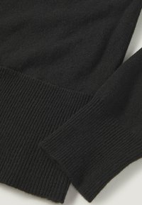 Unausgewählt, schwarz