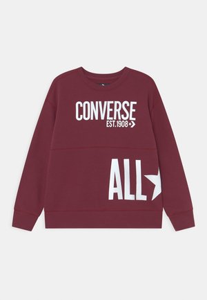 Sweat-shirt bordeaux à manches longues et col rond avec le texte blanc "CONVERSE EST. 1908" sur la poitrine et "ALL" avec une étoile sur le bas.