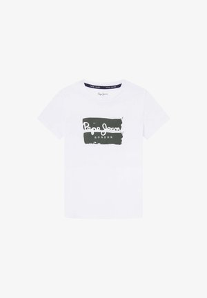 Hvid T-shirt med korte ærmer og rund hals samt et stort sort rektangulært logo med teksten "Pepe Jeans London" på brystet.
