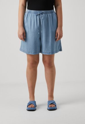 ONLY Carmakoma CARPEMA LIFE - Jeansshort - medium blue denim