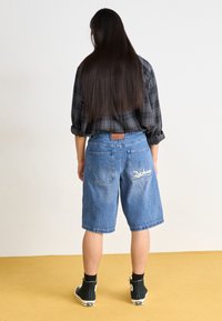 Thumbnail Image 4