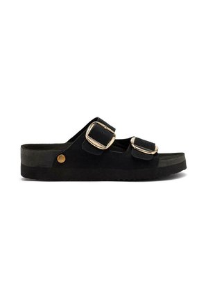 Sandalias de ante negras con dos hebillas ajustables en tono dorado, diseño plano y suelas texturizadas para mayor agarre.