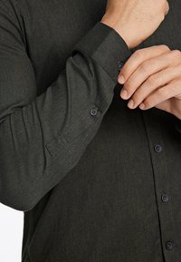 Lindbergh MOULINÉ STRETCH  - Camisa - lt army