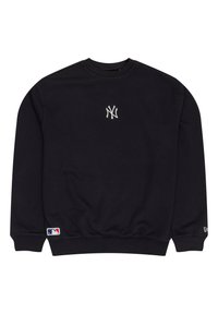Sudadera negra con cuello redondo, puños y dobladillo acanalados, que presenta un logo bordado en blanco de los New York Yankees en el pecho y una etiqueta de MLB en la manga.