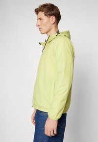 K-Way Le Vrai 3.0 Claude Unisexe - Regenjas - green celery