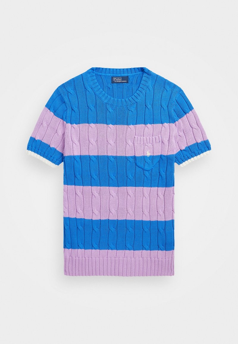 Pletený svetr s krátkým rukávem s střídavými modrými a levandulovými pruhy, texturovaným kabelovým vzorem a malou přední kapsou.