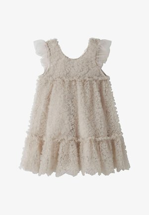 Kremfarget småbarnkjole med blomstret blondertekstur, lag på lag med rysjer og gjennomsiktige puffermede ermer.