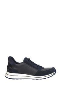 Baskets bleu marine pour homme avec dessus en cuir et daim, fermeture lacets et semelle en caoutchouc blanche avec détail rayé noir.