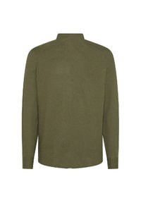 Camicia a maniche lunghe verde oliva con colletto alla coreana, realizzata in tessuto morbido. Presenta un orlo curvo e una silhouette dritta. Nessun ulteriore motivo o dettaglio decorativo.