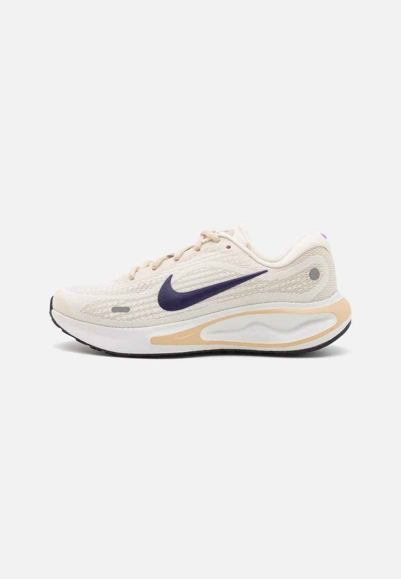 Nike Performance JOURNEY RUN - Zapatillas running asfalto - pale ivory/dark raisin/sanddrift/wild berry/summit white/black