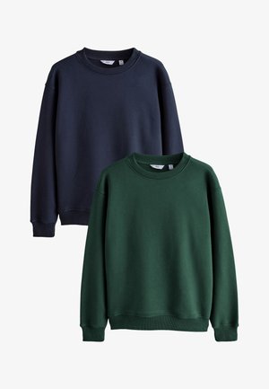 Twee crewneck sweaters: één marineblauw en één donkergroen. Beide hebben ribgebreide mouwen en zomen, gemaakt van zacht, gestructureerd katoen.