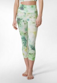 Leggings Capri in un tessuto leggero e elasticizzato con un motivo floreale ad acquerello nelle tonalità di verde e giallo tenue. Vita alta.