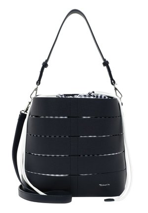 Sac seau noir avec bandes découpées horizontales, fermeture à cordon blanc, bandoulières amovibles et tissu à carreaux à l'intérieur.