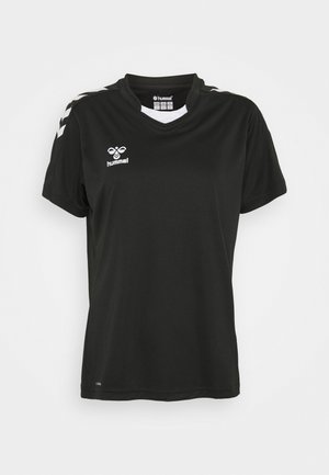 T-shirt de sport noir en tissu léger, avec un col en V, des manches courtes et des accents blancs sur les épaules. Logo Hummel sur la poitrine.