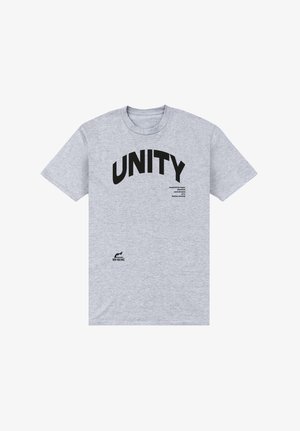 Jasnoszara koszulka z dużym, czarnym napisem "UNITY" wygiętym na klatce piersiowej oraz mniejszym tekstem o nadziei i marzeniach poniżej.